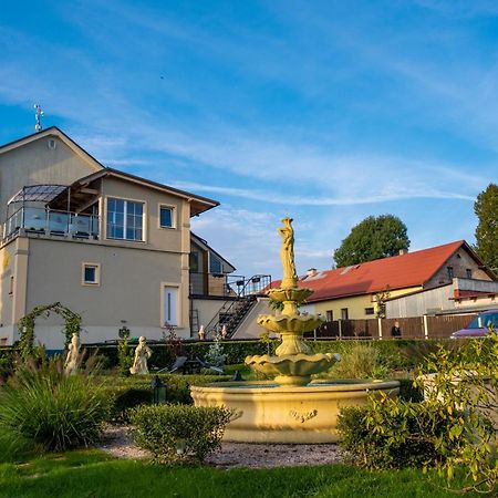 Hotel Tommy Wellness & Spa Náchod Екстериор снимка