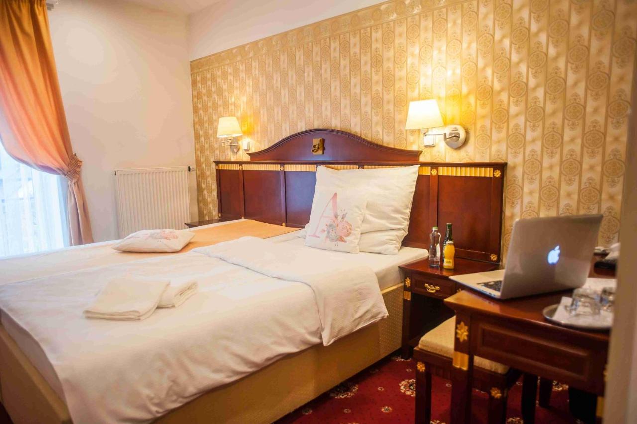 Hotel Tommy Wellness & Spa Náchod Екстериор снимка