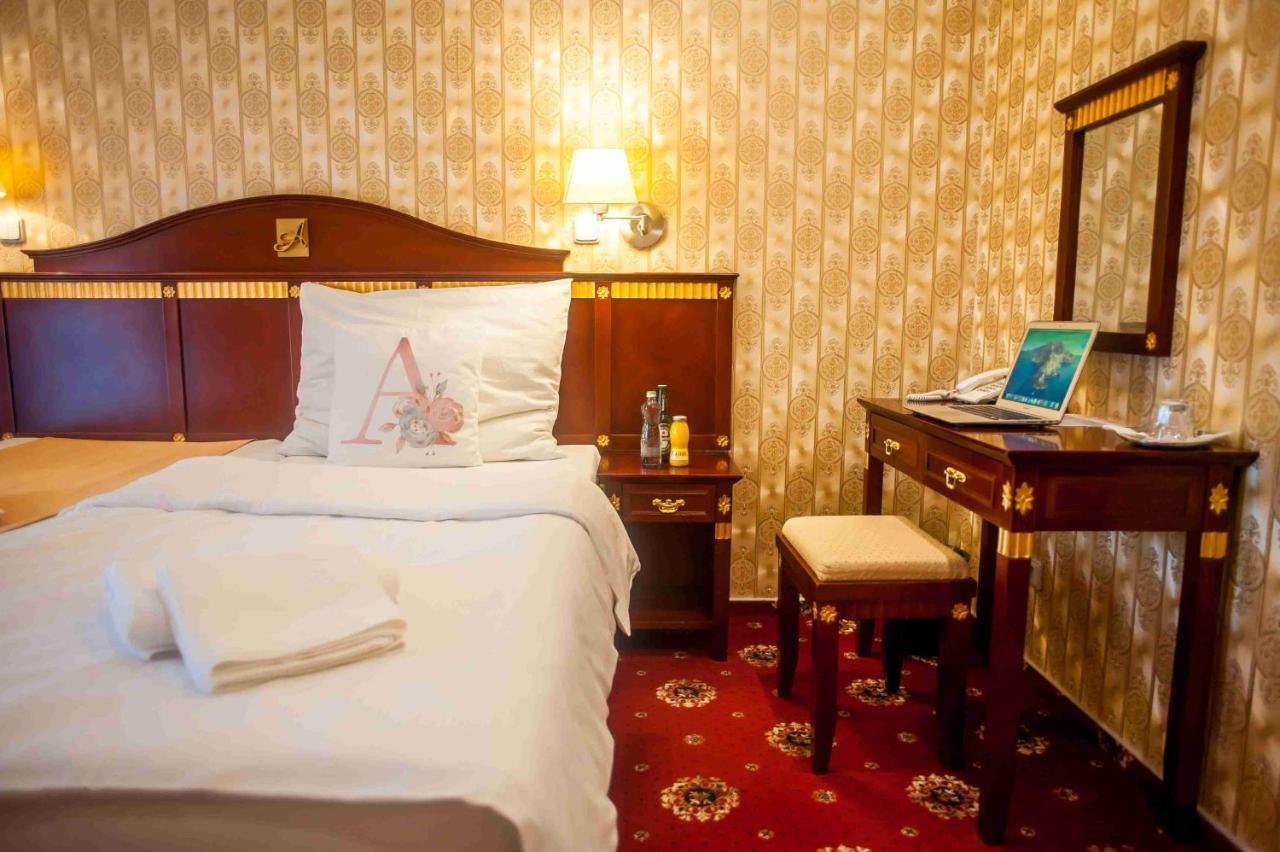 Hotel Tommy Wellness & Spa Náchod Екстериор снимка