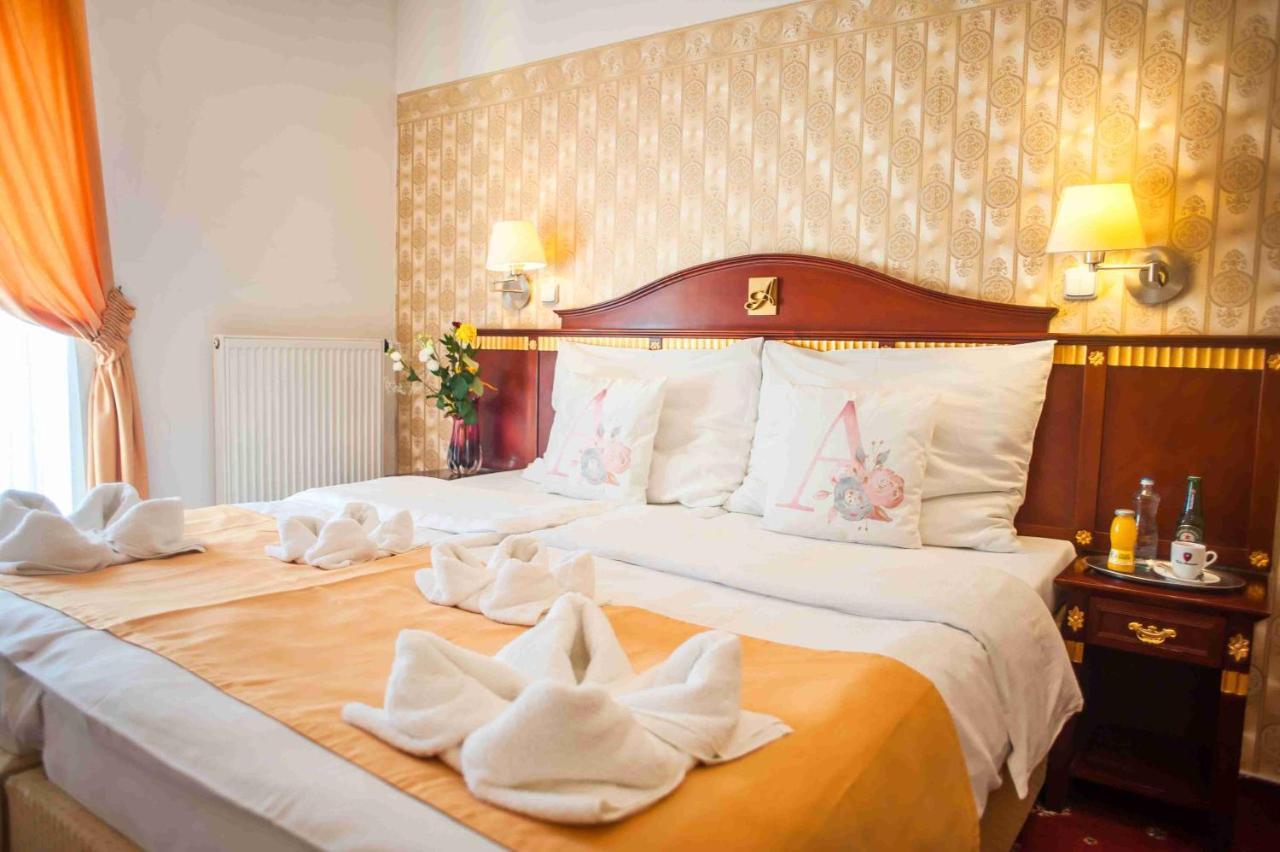 Hotel Tommy Wellness & Spa Náchod Екстериор снимка