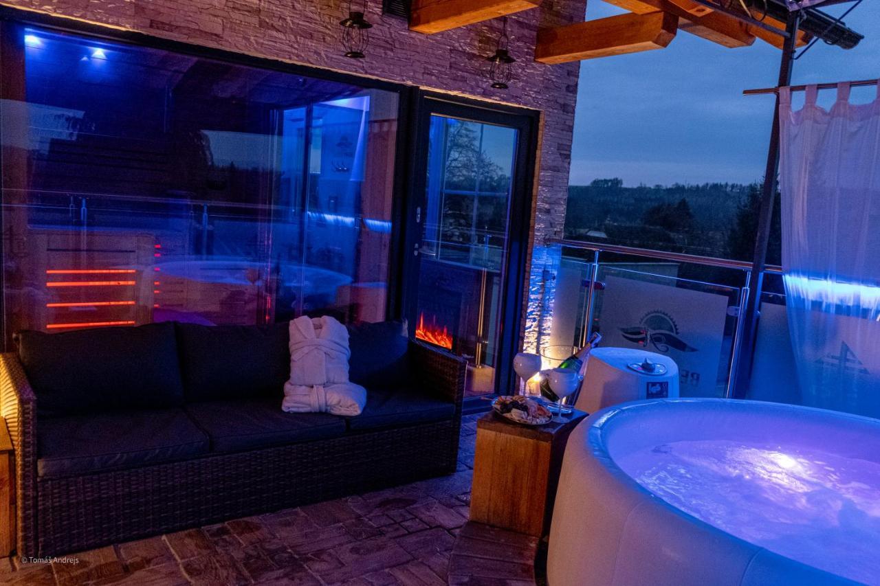 Hotel Tommy Wellness & Spa Náchod Екстериор снимка