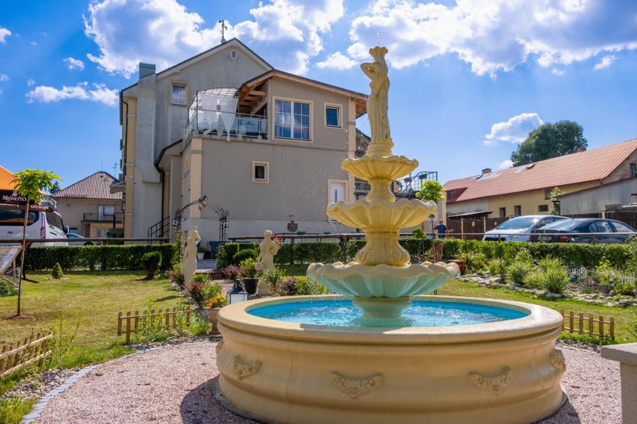 Hotel Tommy Wellness & Spa Náchod Екстериор снимка