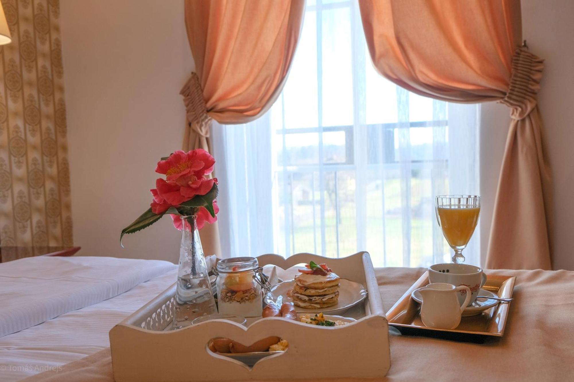 Hotel Tommy Wellness & Spa Náchod Екстериор снимка