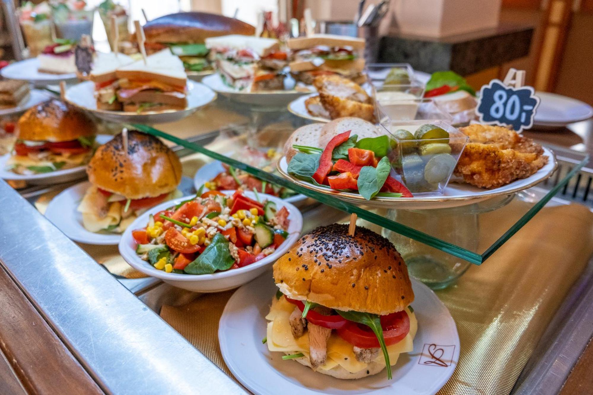 Hotel Tommy Wellness & Spa Náchod Екстериор снимка