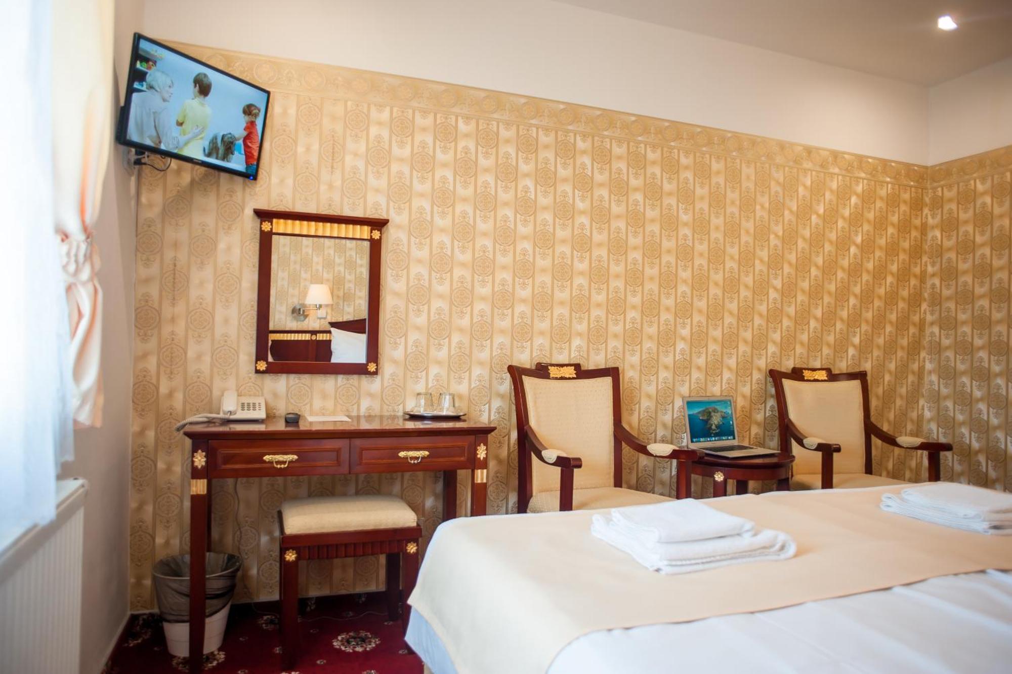 Hotel Tommy Wellness & Spa Náchod Екстериор снимка