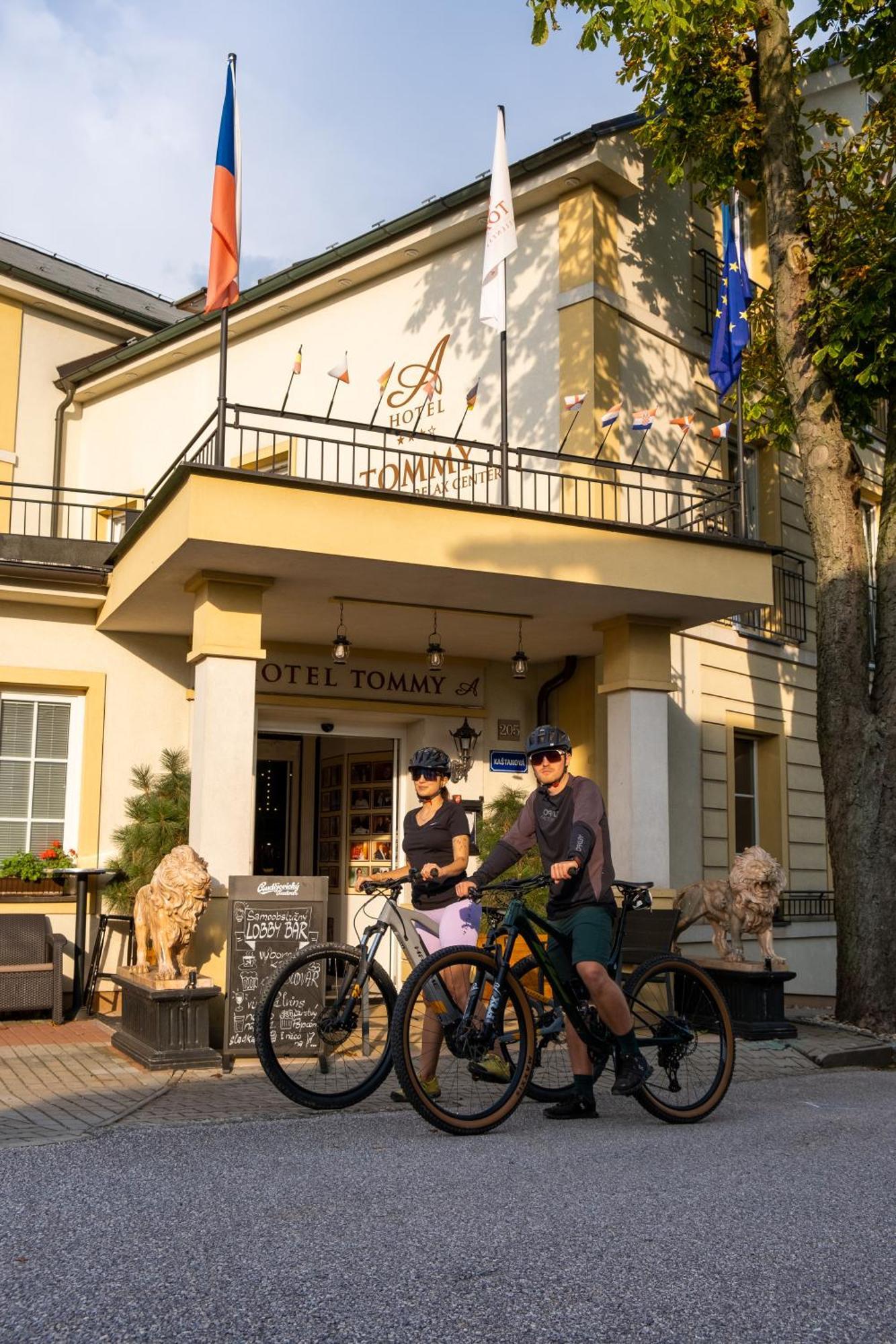 Hotel Tommy Wellness & Spa Náchod Екстериор снимка