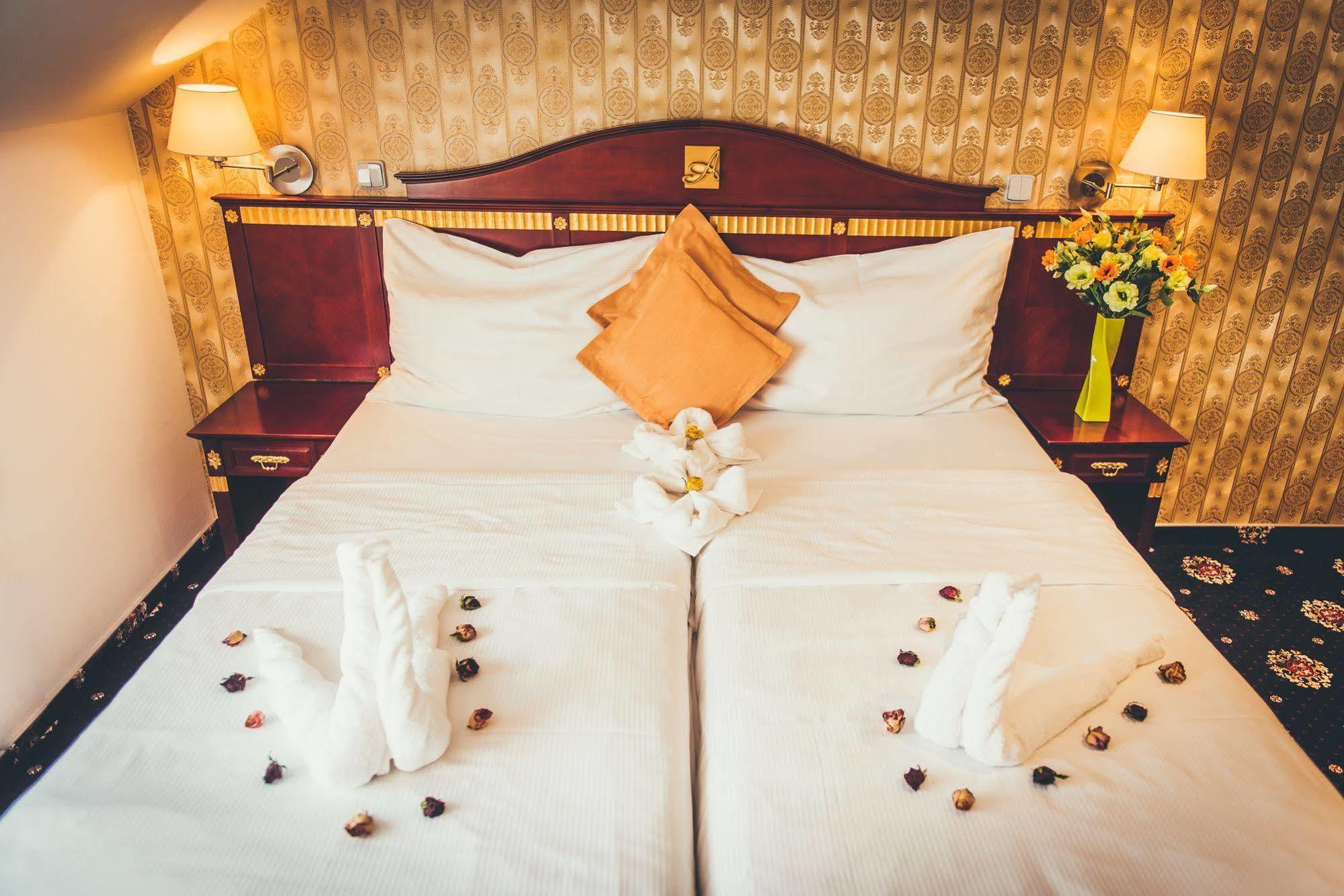 Hotel Tommy Wellness & Spa Náchod Екстериор снимка