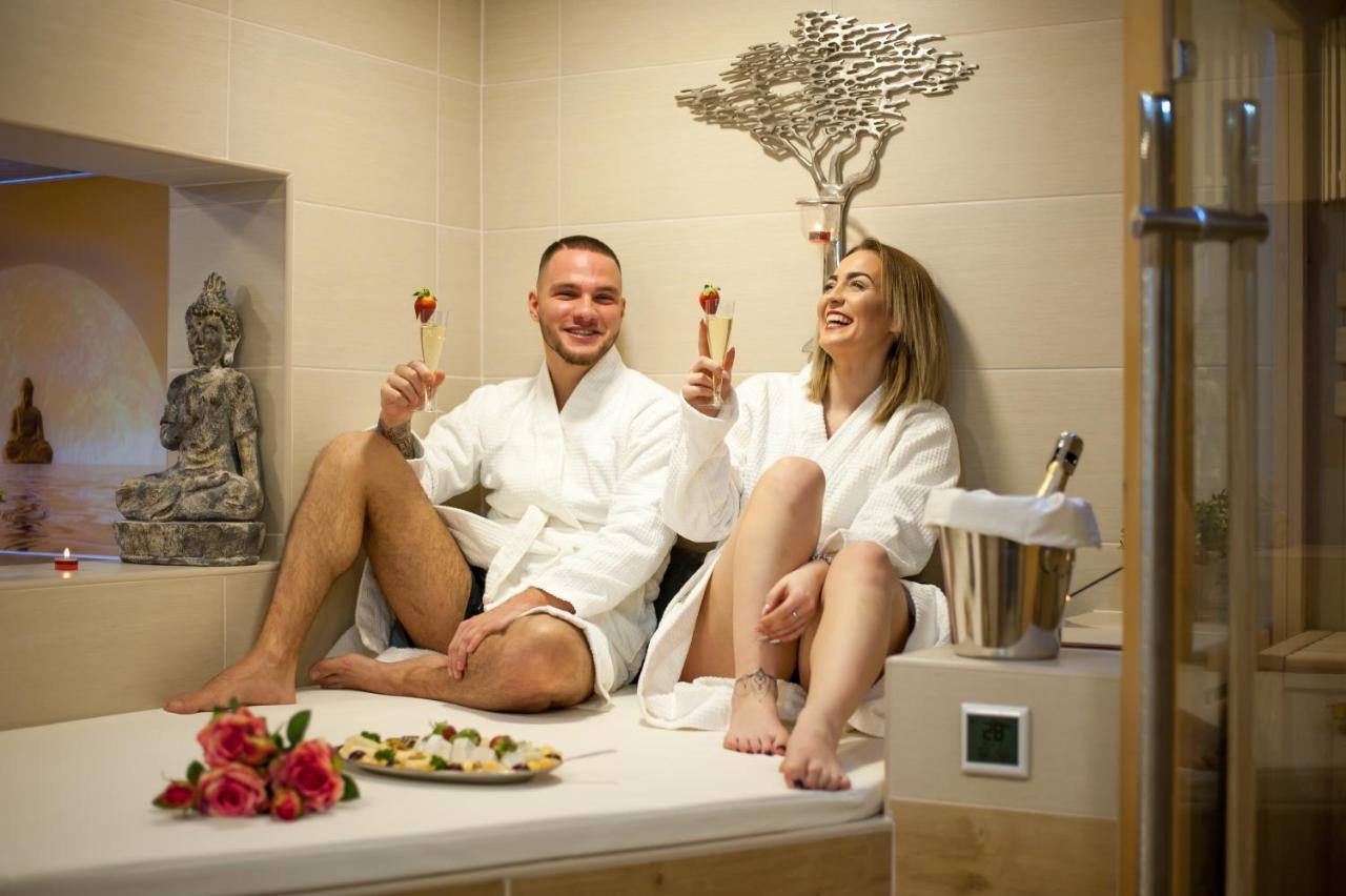 Hotel Tommy Wellness & Spa Náchod Екстериор снимка